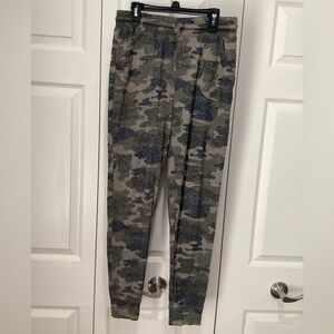 Junior Girl Camo Jogger Pants